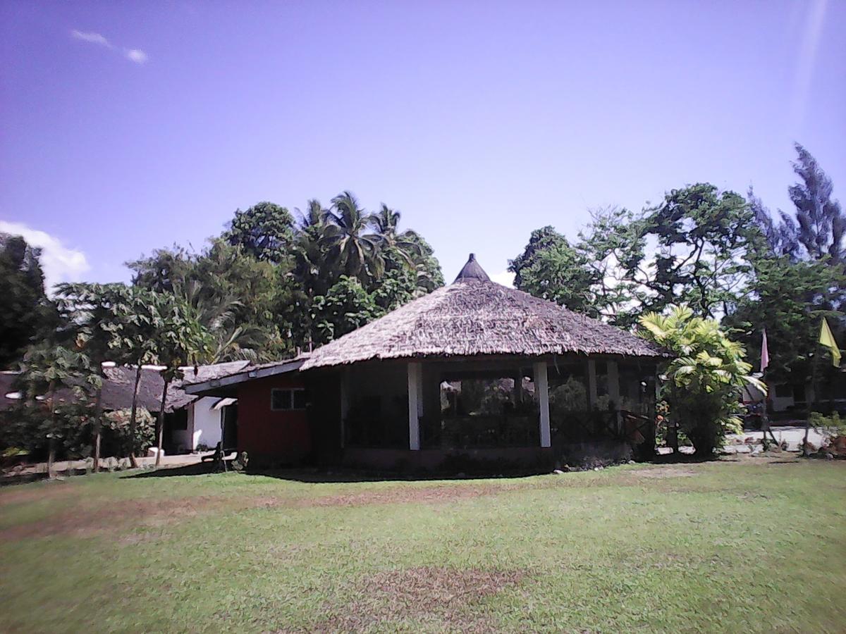 Отель Gazebo Pools And Restaurant Cabadbaran Экстерьер фото